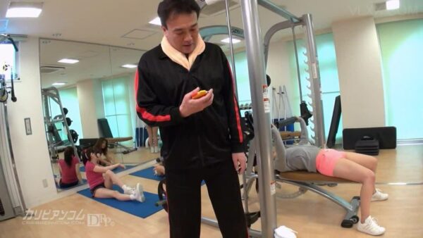 đồng hồ ngưng đọng thời gian và tên đàn ông dâm đãng