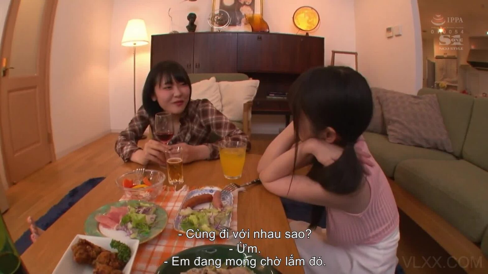 Eny trơ trẽn, vụng trộm lén lút với bạn gái của chị