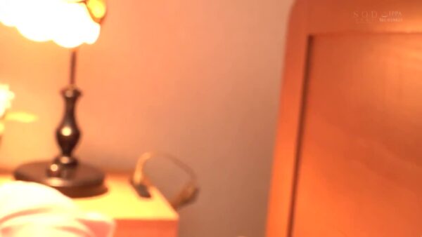 được cô bạn thân dẫn về nhà ở cùng 3 ngày khi bố mẹ đi vắng