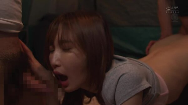 Chồng yêu bận việc để bà xã đi cắm trại một mình với mấy gã đàn ông khu phố