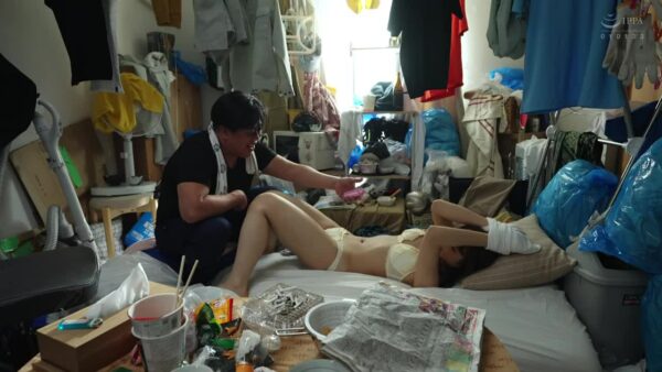 Nhắc nhở gã nhà bên ồn ào vô ý thức, cô gái bị bắt cóc cưỡng bức