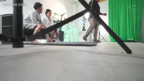 ông chồng ngây thơ để vợ yêu làm nơi chứa sữa đặc cho sếp